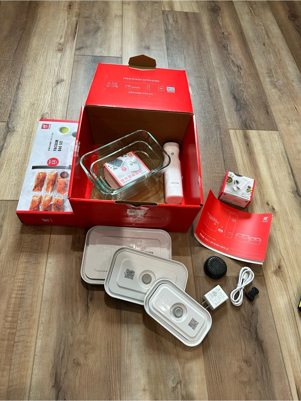 ZWILLING Fresh & Save 7-Piece Vacuum Sealer Starter Set w/Bags and Wine sealer